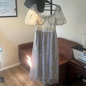 Size S Queens Family Studio dress